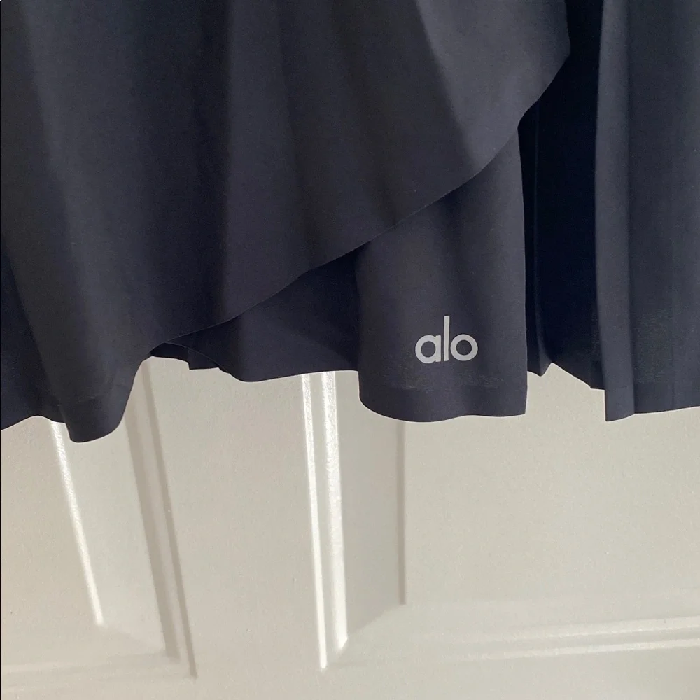 Alo Yoga Aces Tennis Skirt ( with build in shorts)